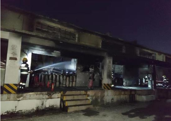 爆炸后救援现场.JPG 爆炸后救援现场.JPG