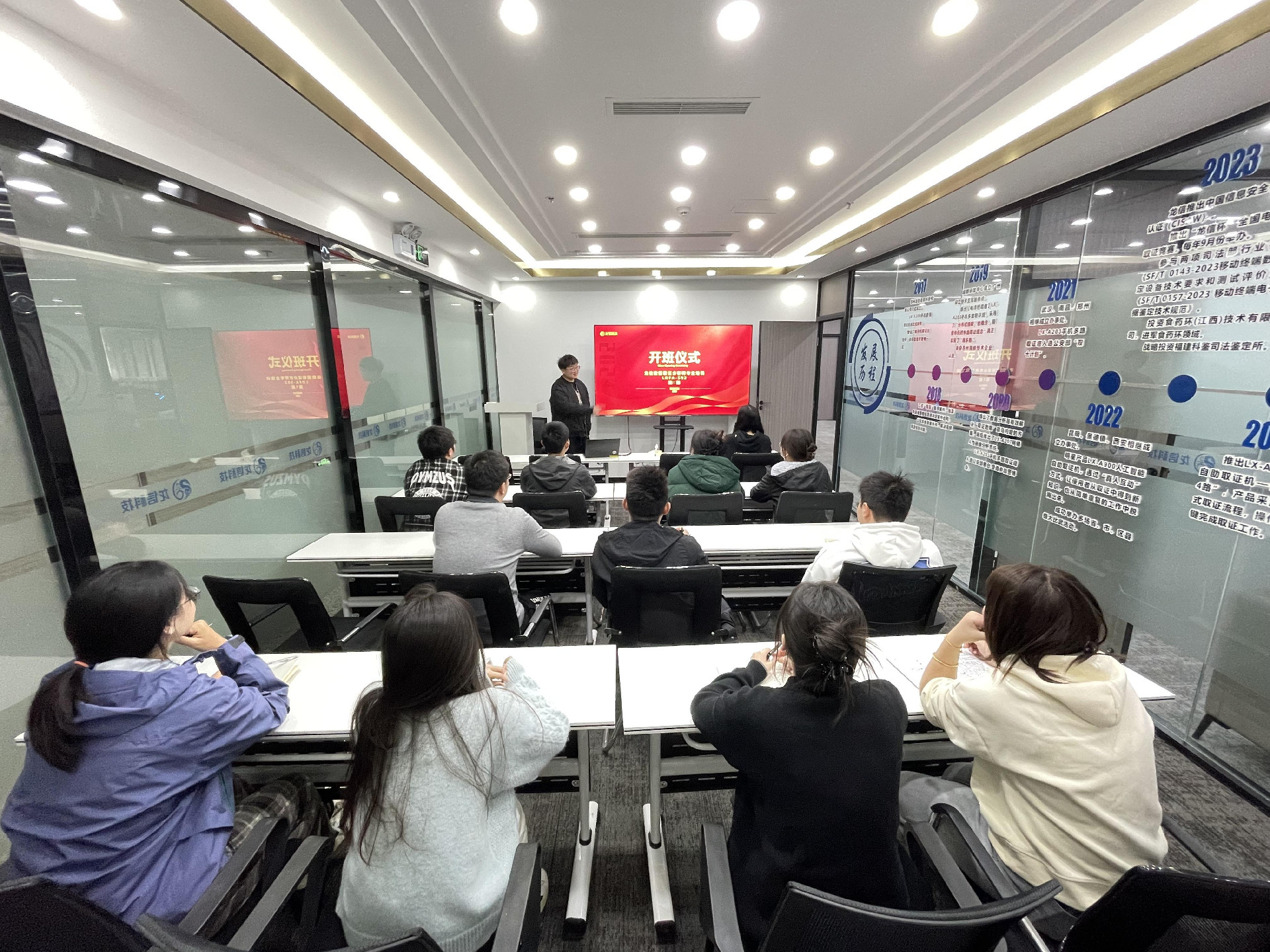 瑶瑶被躁在卧室里被吸在线观看